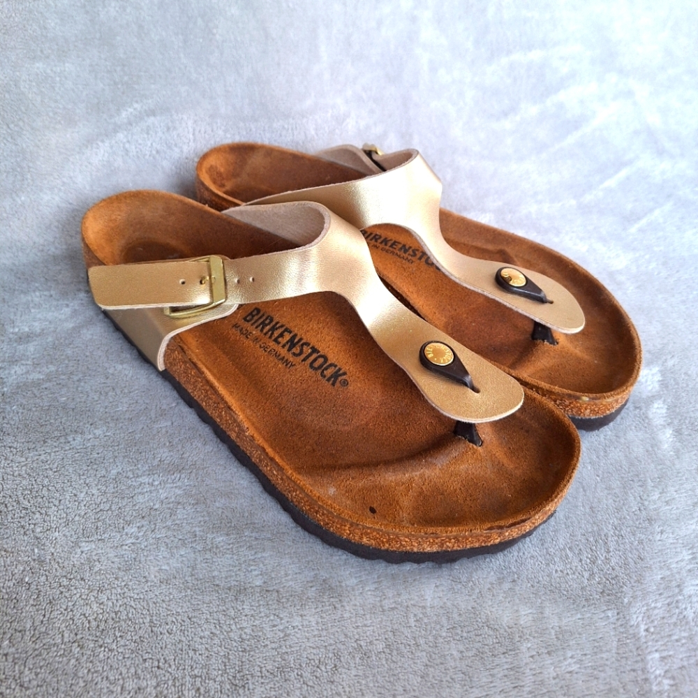 Gold Gizah Birkenstock Sandals Size 39, 8-8.5